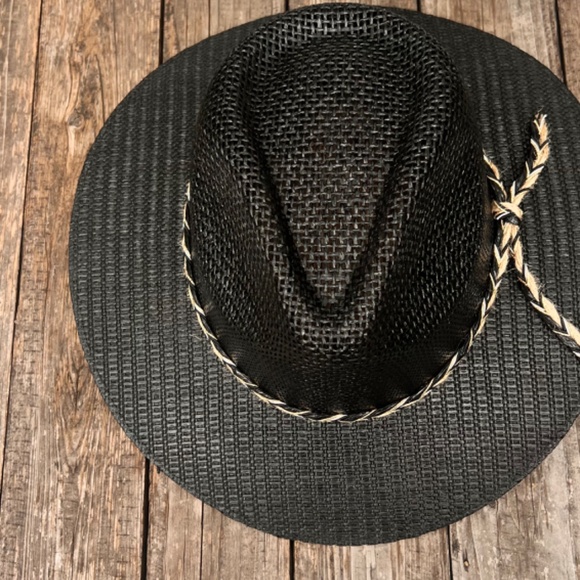 FEDORA IN BLACK SIZE M